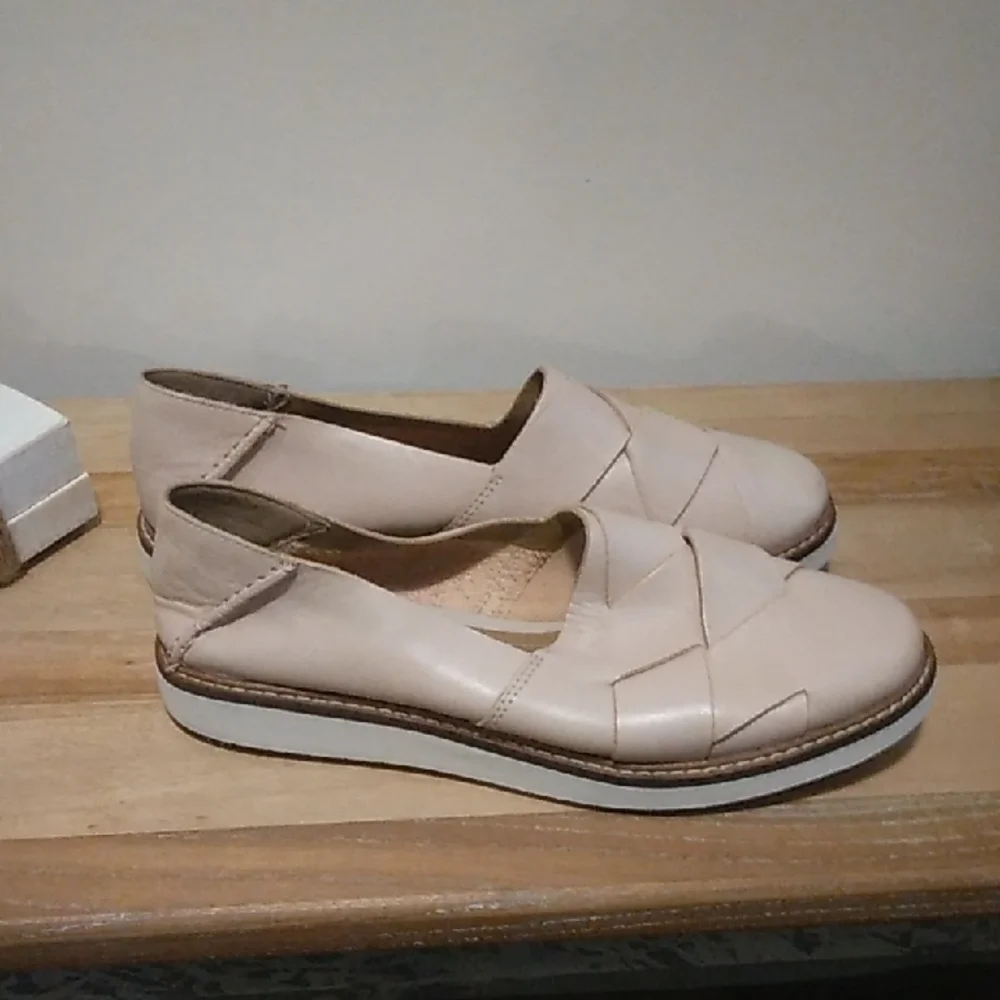 Clarks Women's Light Pink Flats